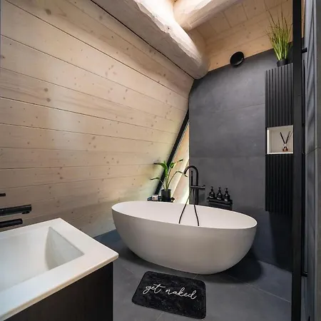 別荘 Stylish A-frame With Hot Tub By The Liptovský Trnovec