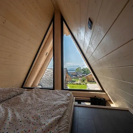 Semesterbostad Stylish A-frame With Hot Tub By The Liptovský Trnovec