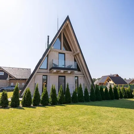 Stylish A-frame With Hot Tub By The 別荘